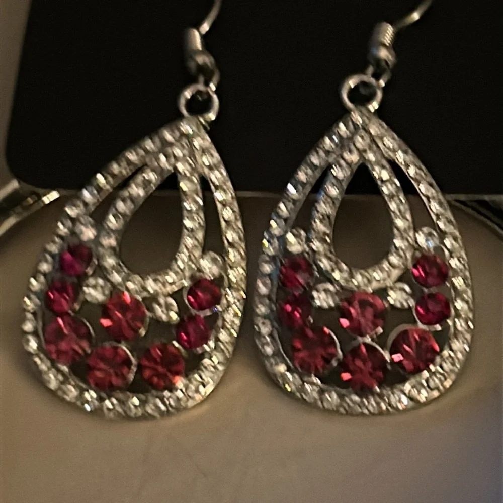 Paparazzi earring and bracelet set - Picture 2 of 5
